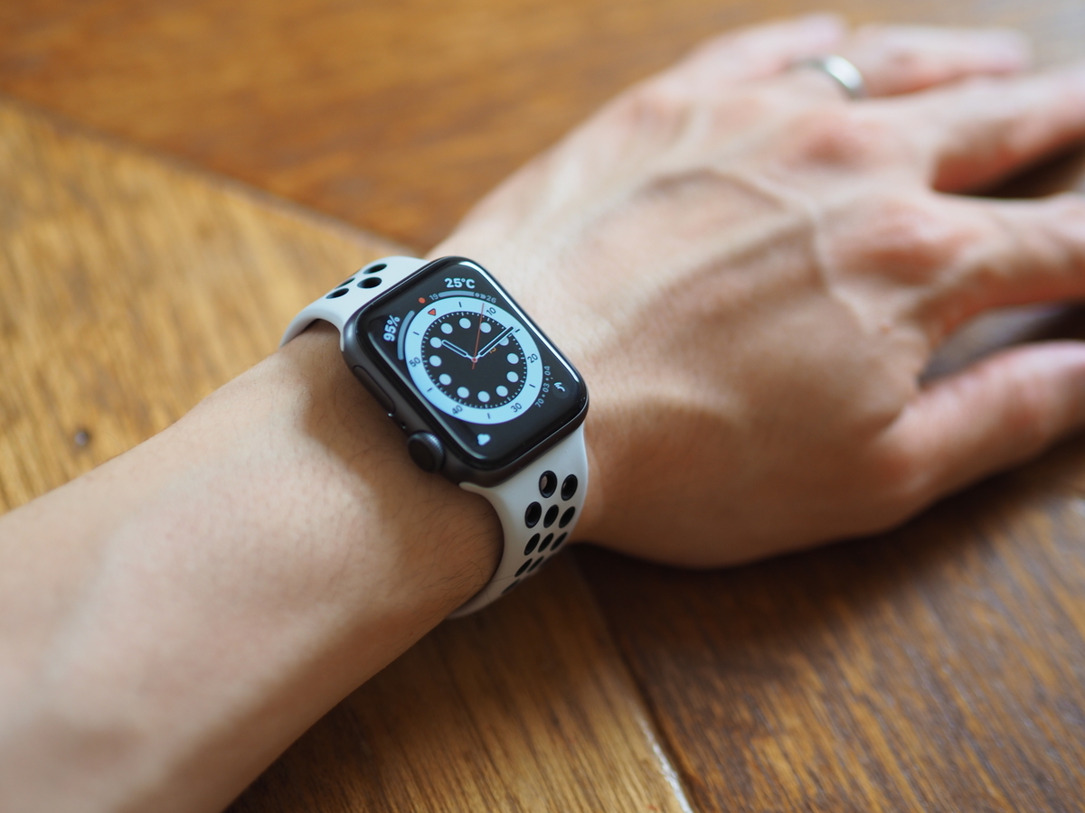 百貨店 Apple Watch Series GPSモデル 41mmスターライトアルミニウムケースとスターライトスポーツバンド